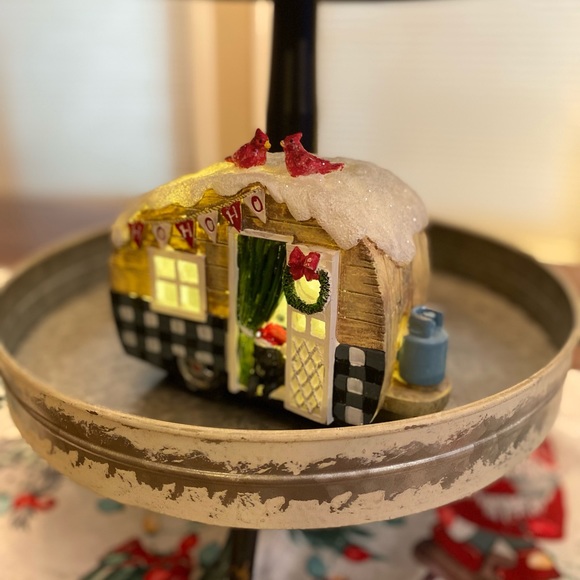 Lighted Snowy Christmas Camper With Cardinals & A Black Lab Resin Decor - Picture 14 of 16